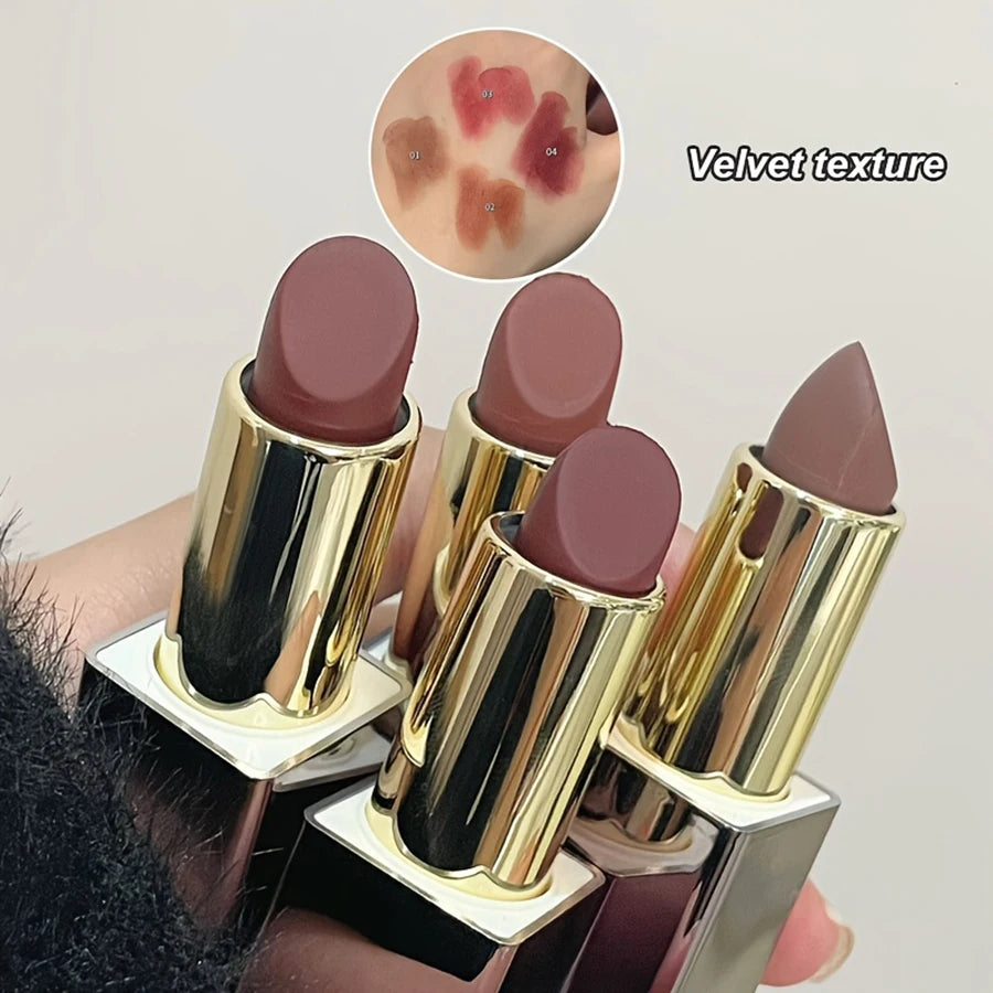 Available in 3 Shades Matte Lipstick Matte Velvet Waterproof Non-fading Lip Gloss That Enhances Color and Brightens Lips Suitabl  اكتشفي جمال شفتيكِ مع أحمر الشفاه المخملي المطفي! متوفر بثلاثة ألوان جذابة، بتركيبة أنيقة تساعد على ثبات اللون ومقاومة الماءا