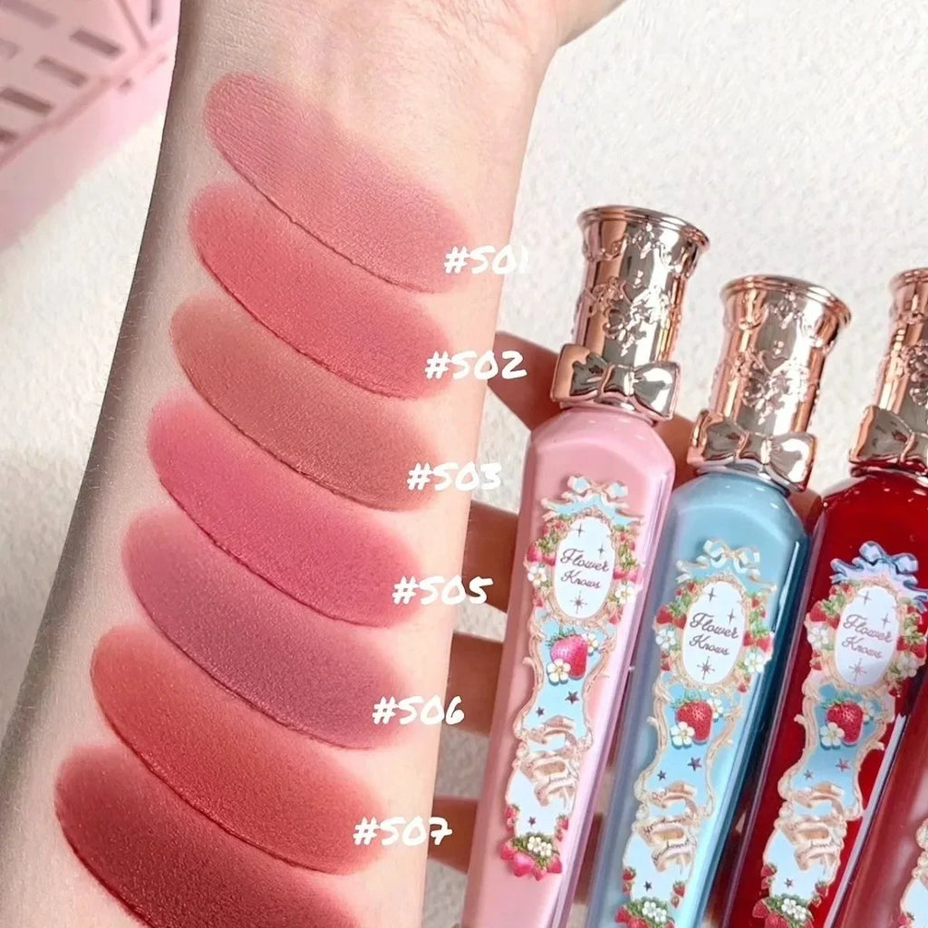 Flower Know Strawberry Rococo Cloud Liquid Lipstick Cream Lip Glaze Matte Milk Tea Korean Makeup Long Lasting Lipglossأحمر شفاه سائل من Flower Know بتصميم الفراولة وأسلوب الروكوكو، بقوام كريمي ناعم ولمسة مطفية تشبه السحاب، بلون شاي الحليب، مستوحى من المكي