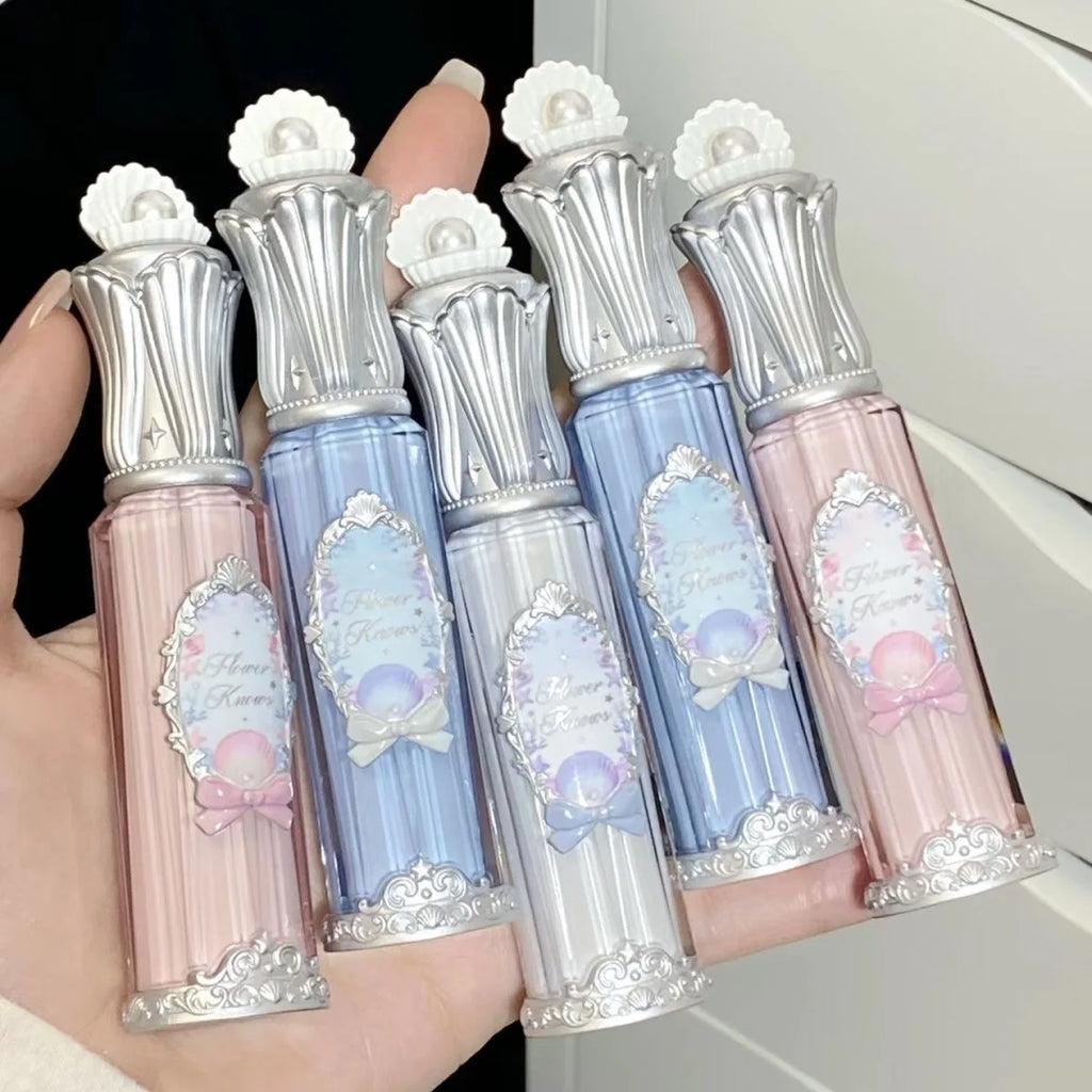 Flower Know Strawberry Rococo Cloud Liquid Lipstick Cream Lip Glaze Matte Milk Tea Korean Makeup Long Lasting Lipglossأحمر شفاه سائل من Flower Know بتصميم الفراولة وأسلوب الروكوكو، بقوام كريمي ناعم ولمسة مطفية تشبه السحاب، بلون شاي الحليب، مستوحى من المكي