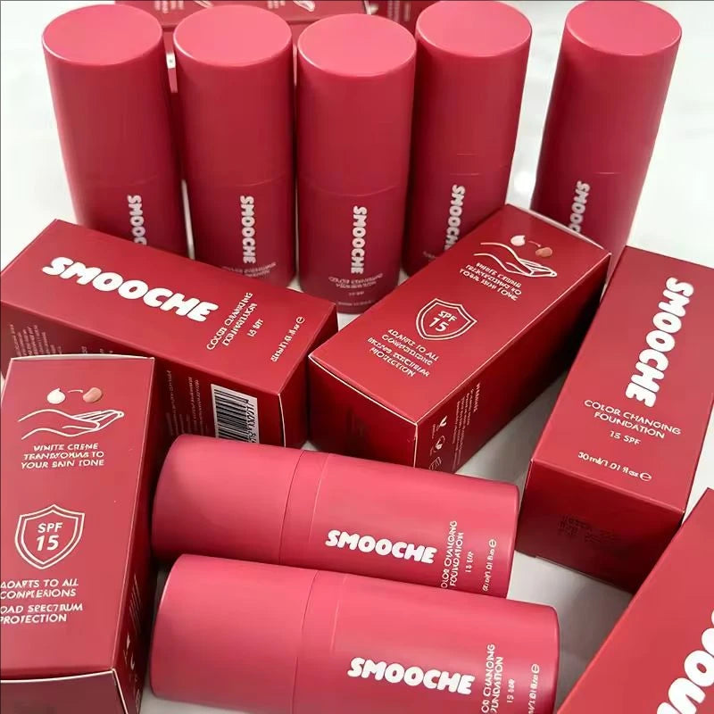 30ml Smooche Color Changing Foundation SPF15 Lightweight Hydrating Covers Pores Buildable Natural Coverage Daily Makeup Base احصلي على إطلالة طبيعية وجذابة مع كريم أساس SMOOCHE الذكي! 💖 تركيبة خفيفة ومرطّبة تتكيّف مع لون بشرتك، وتساعد على إخفاء مظهر المس